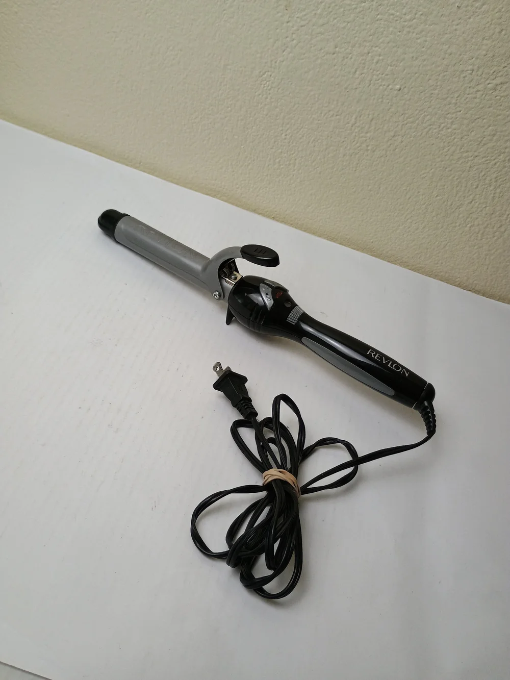 Revlon Black and Silver 1" Curling Iron - Quick Styling